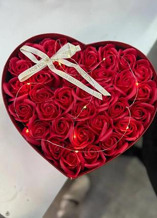 Подарунковий набір мильне серце з трояндами з мила led/подарунковий бокс з мильними трояндами