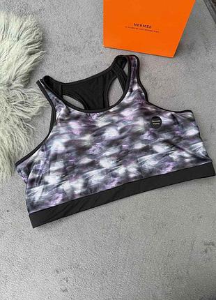 Спортивный топ с принтом&nbsp; тай-дай и спинкой борцовкой