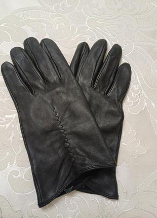 Кожаные перчатки