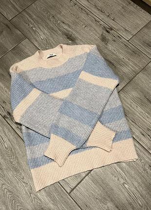 Теплий светр у смужку xs/s