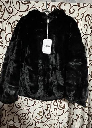 Чорна еко шубка з капюшоном