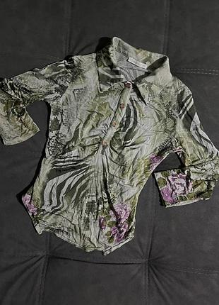 Блузка в змеиную окраску