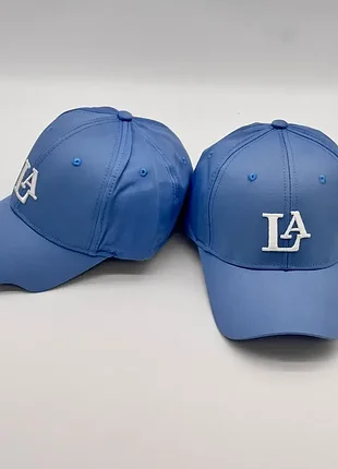 Универсальная бейсболка la с качественной вышивкой регулируемым размером и натурального черного хлопка