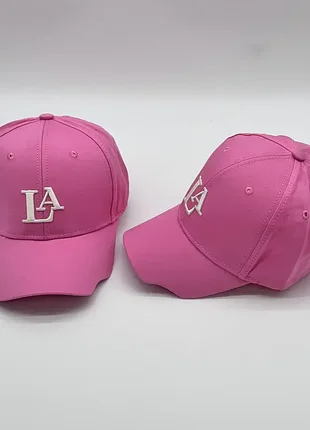 Універсальна бейсболка la з якісною вишивкою регульованим розміром та натуральної чорної бавовни