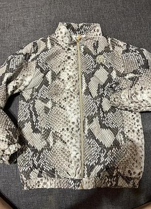 Куртка не ношена