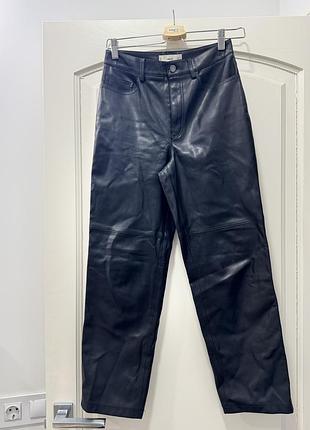 Жіночі брюки з екошкіри mango