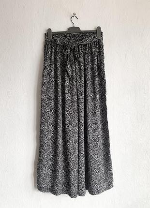 Легкі брюки палаццо