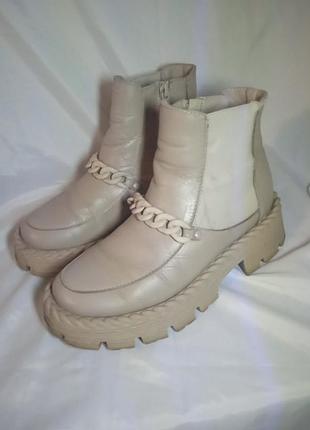 Ботинки на товстой подошве жiночi бежевi 37розмер 23,5см стелька