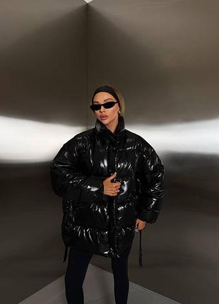 Зимняя глянцевая теплая пуфер пуффер куртка со съемным капишоном под пояс пожеленная стеганая