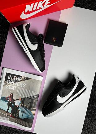 Nike cortez w black white