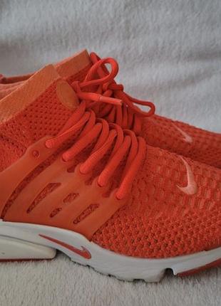 Спортивная обувь