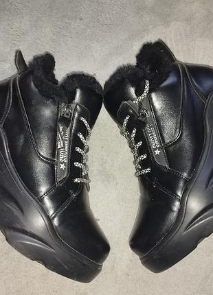 Зимові жіночі кросівки 37 розмір