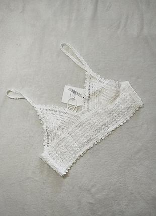 Белый вязаный топ glamorous.