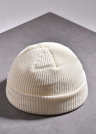 Шапка бини. короткая весенняя шапка белый
