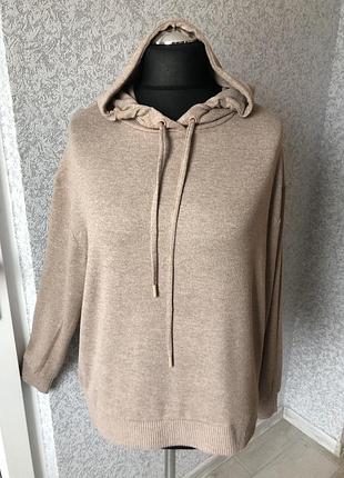 Чудесное, женское худи, свитер с капюшоном средней тёплости, линия плеча заниженная.
