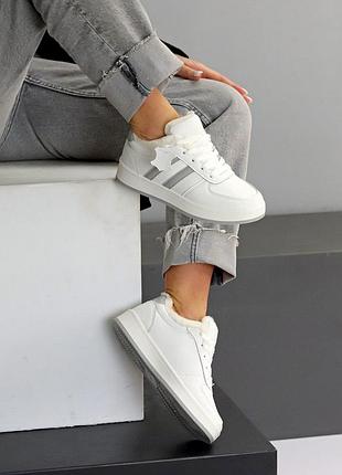 Кроссовки женские