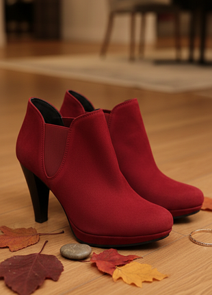 Круті замшеві чобітки