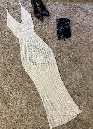 Неймовірна довга вʼязана сукня в підлогу у дірку