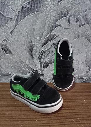 Класні замшеві кеди