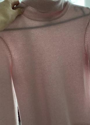 Светр ніжного рожевого кольору