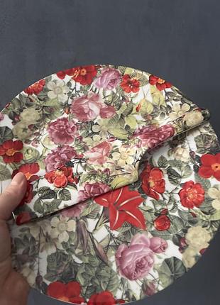 Тарелка с лопаткой для подачи торта