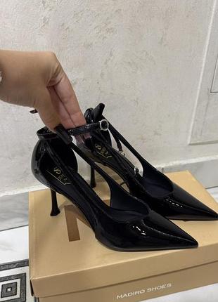 Жіночі каблуки чорного кольору