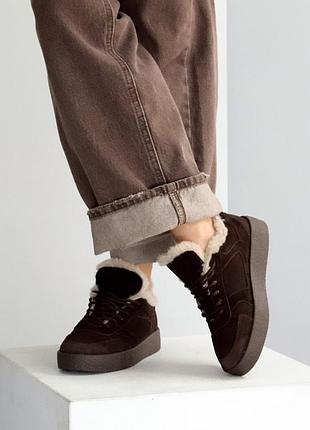 Зимние замшевые кроссовки коричневые