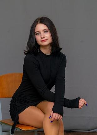 Сукня по бокам на затяжках