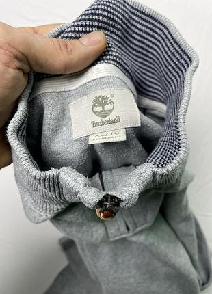 Светр — timberland williams river quarter-zip jumper (джемпер із застібкою-блискавкою на чверть) сірого кольору.