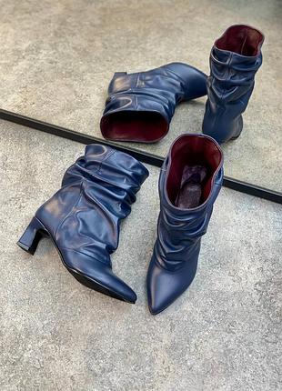 Шкіряні темно сині з бордовою підкладкою ботильйони