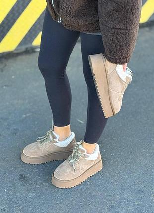 Женские кроссовки