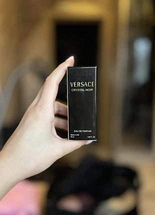 Versace crystal noir — елегантність і жіночність у кожній ноті