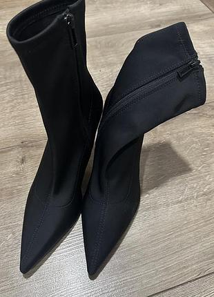 Чобітки-чулок, текстильні на шпильці , зручний каблук