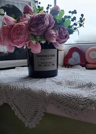 Вінтажна кругла в'язана гачком серветка на стіл, кроше