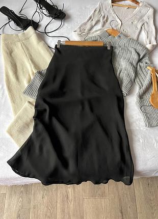 Класична чорна спідниця міді годе