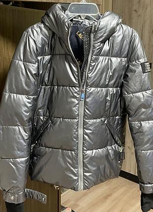 Теплая куртка с капюшоном