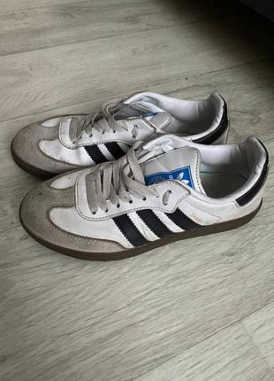 Кроссовки adidas «унисекс» 36 размер