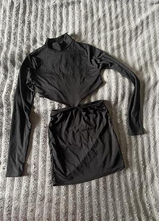 Сукня міні чорна з довгими рукавами, з вирізами на талії, під горло femme luxe