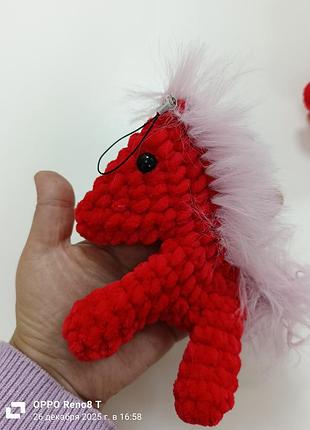 Різнокольорові брелоки коней в'язані плюшеві ~14 см