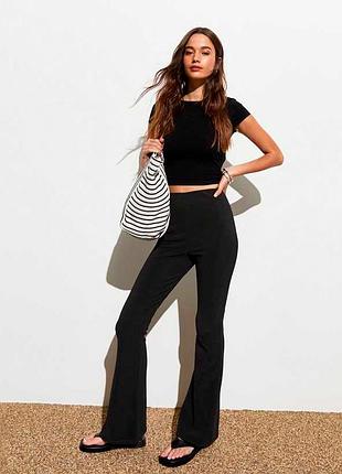Новые базовые черные брюки клеш фларе в рубчик seven sisters s