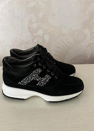 Жіночі кросівки