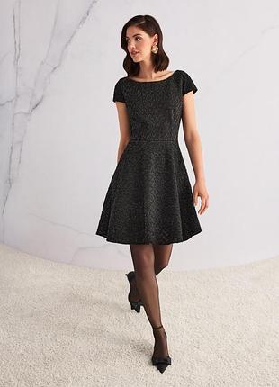 Красиве твідове плаття з паєтками в стилі old money