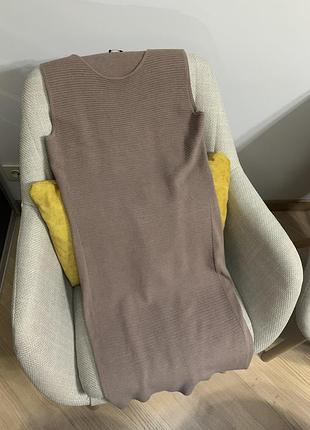 Бежева святкова сукня в стилі old money