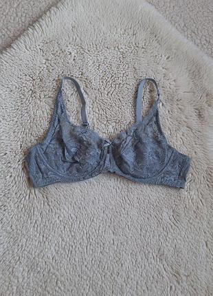 Кружевной бюстгальтер