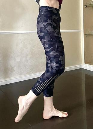 George activ нові класні лосіни з ластовіцею.