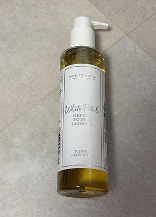 White fetal рідке мило