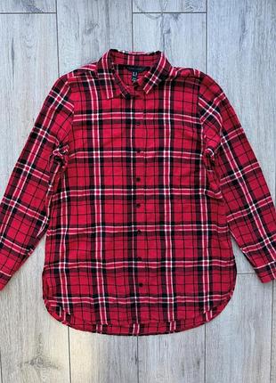 Червона в клітинку сорочка