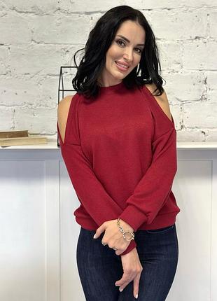 Жіноча ангорова кофта з розрізами бордового кольору.