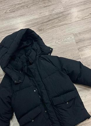 Зимній пуховик від zara .🖤 на вік 5-6 років .🖤 зріст 114 см .🫶 вона на пуху .🫶дуже тепла та не збита / без нюансів . 🫶 стан ідеальний .🫶