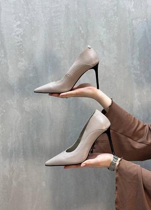 Дизайнерські жіночі туфлі із натуральної шкіри на шпильці діамонд